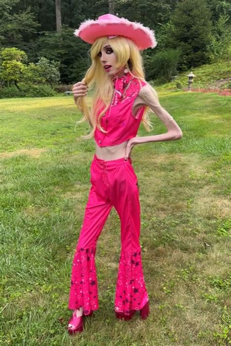 「悲しいほど痩せている」摂食障害を告白した女性YouTuberに心配の声「視聴者に悪影響を及ぼす」海外SNSでは心ない批判も | ガールズ