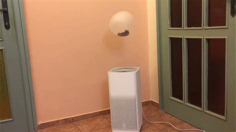 Демонстрация на принципа на Бернули с балон. Научете физика с ...