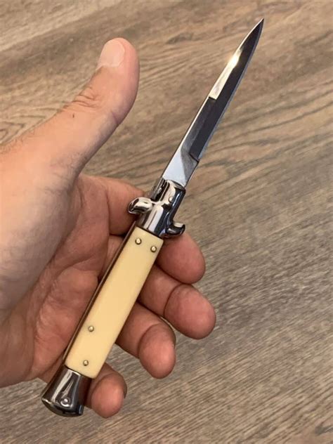 Stiletto Vs Switchblade Knives - Is A Stiletto A Switchblade?