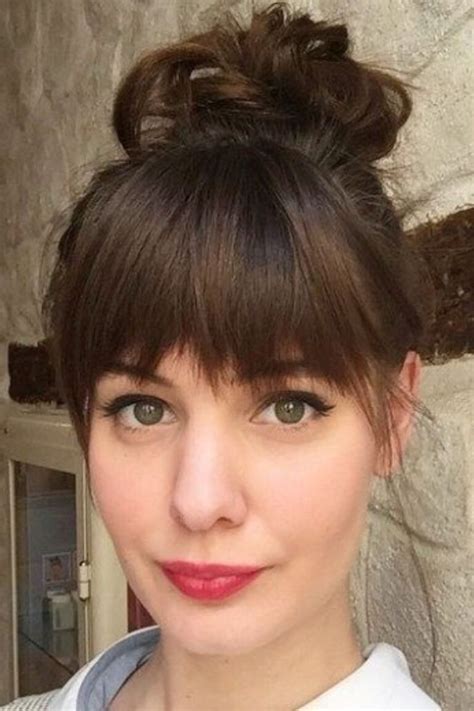 15 Chic & Practical Hairstyles For A Waitress