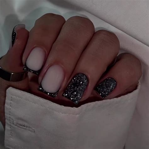 Pin by Дюднева on идеи маникюр | Manicure, Band nails, Subtle nails
