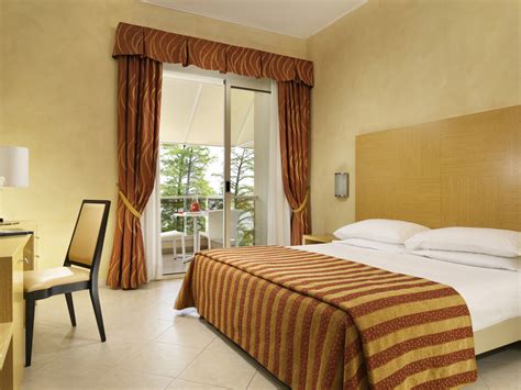 Book Hotel Continental, Lake Garda hotel with lake view room