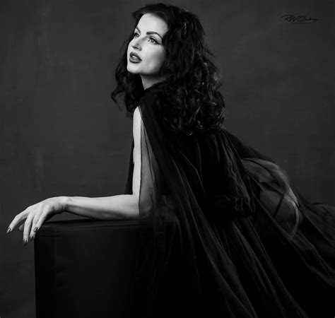 VIVA LAVERY - The Official Site of the European Model + Actress