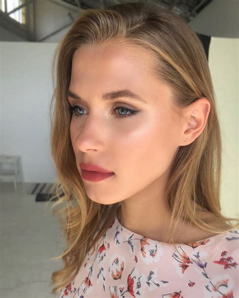 SARAH MARIE (@sarahmariemakeup) • Instagram photos and videos