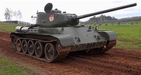 Т-44 на фоне «тридцатьчетверки»: оценка фронтовика – танкоиспытателя