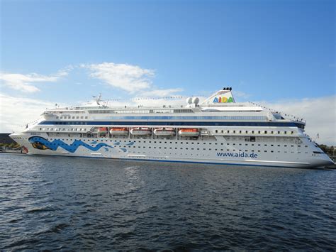 «aida cara» HD Wallpapers