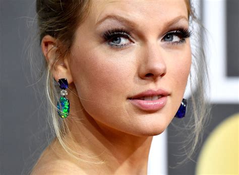 Taylor Swift Returned To Her Country Star Roots With Her AMAs Hairstyle ...