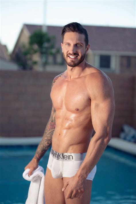 Pin de Alexandra en Quinton James