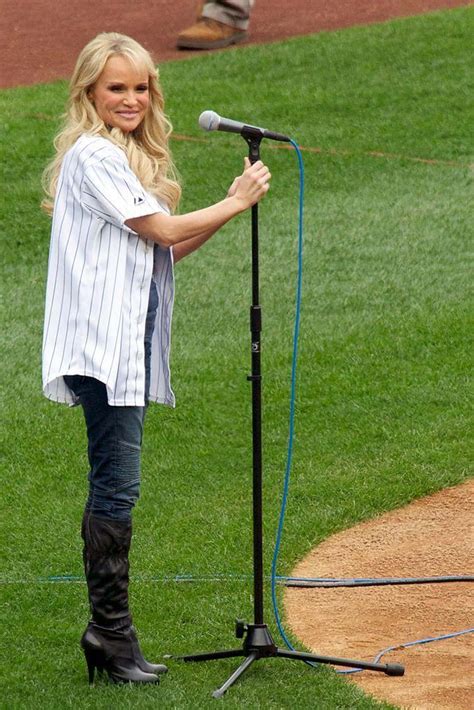 20 Famously Short Female Celebrities: Shortest Actresses & Singers