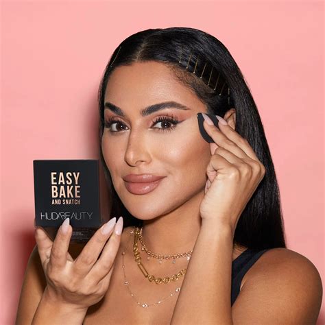 huda beauty easy bake  snatch poudre compacte fixatrice