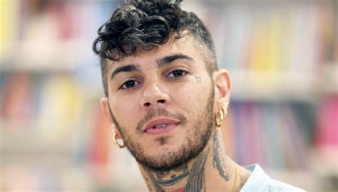 Emis Killa diventa papà: chi è Martina, fidanzata e mamma