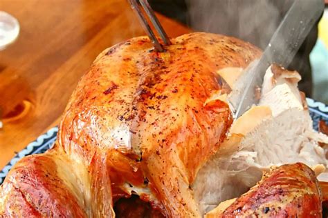 6 Ways To Keep Turkey Warm And Moist After Cooking