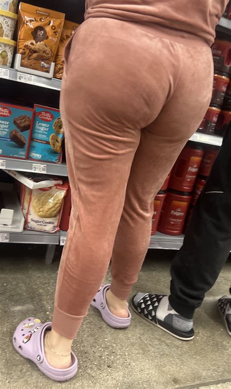Local Walmart Run 🏃🏽‍♂️ / Multiple Candids - Spandex, Leggings & Yoga ...
