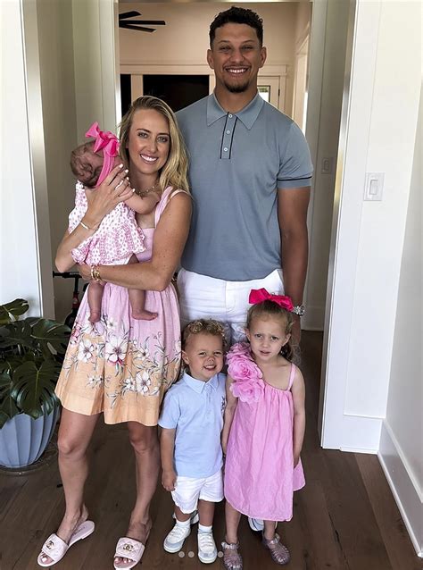 Brittany Mahomes shares new family photo with newborn daughter - ABC News