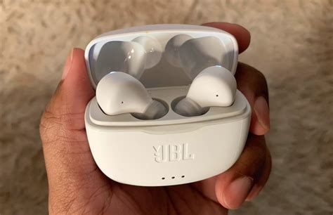 JBL Tune 215: graves acentuados e 25 horas de música [Review] - TecMundo