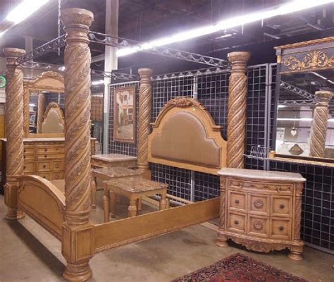 7 Pc Renaissance Revival Style Bedroom Set