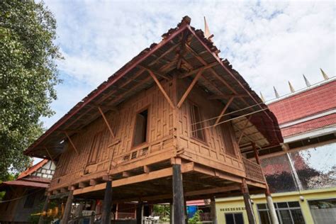rumah panggung ciri fungsi  kelebihannya