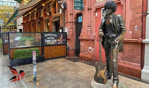 phil lynott statue dublins tribute  thin lizzys legend