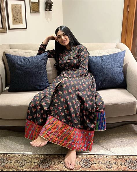 Sarah Khan's feet