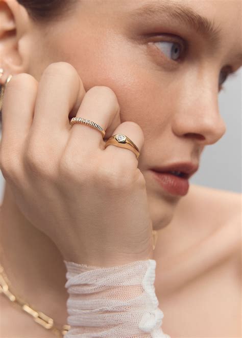 solis ribbed  diamond ring kinn