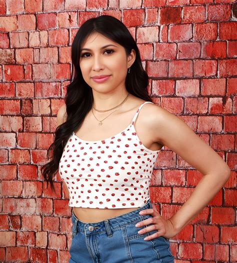 Penelope Woods (Actress) Age, Wiki, Height, Weight, Family, Husband