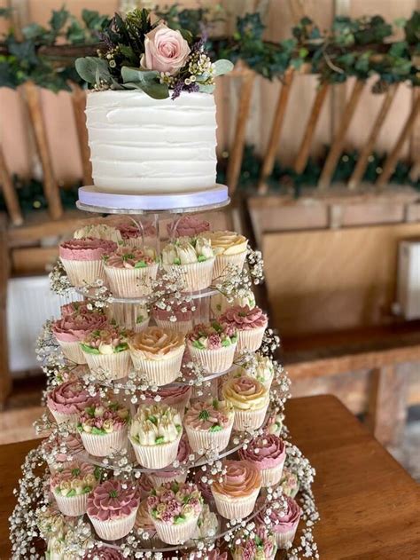 wedding cupcakes   astyledweddingcom