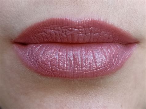 Свои губы только лучше с помадой L'Oreal Paris Color Riche № 302 ...