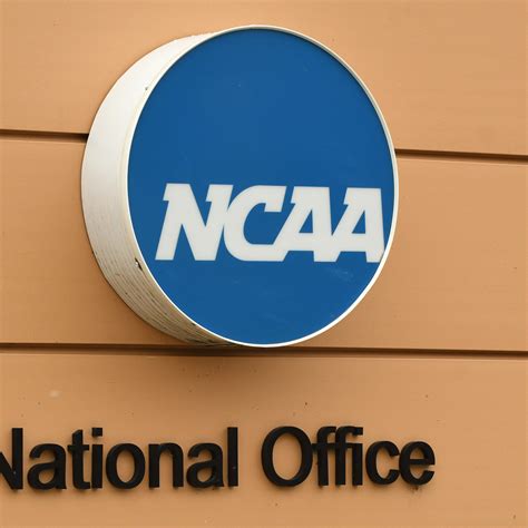 Courier-journal reporters uncover a major local political scandal 15