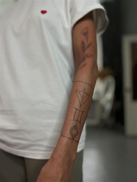 ANASTASIIA TATTOO ARTIST (@zhu_tattoo) on Threads