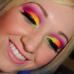 17 Fabulous Neon Eye Makeup Ideas for Women - Pretty Designs