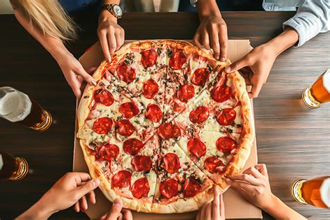 8 Regional Pizza Styles Across the U.S. - Farm Flavor