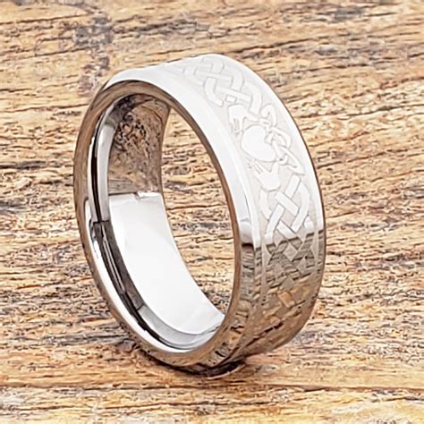 Womens claddagh wedding ring | Honestweddingadvice.com