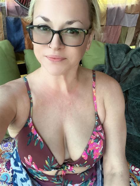 Just a quick selfie : r/cougars_and_milfs_sfw