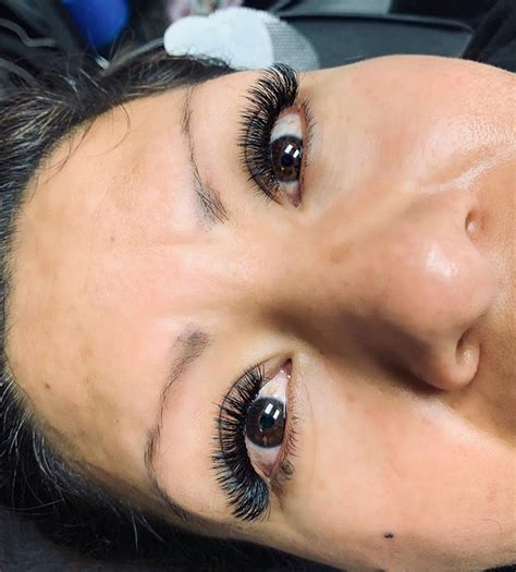 Lite volume on this beautiful soul by: Marisa #volumelashes # ...