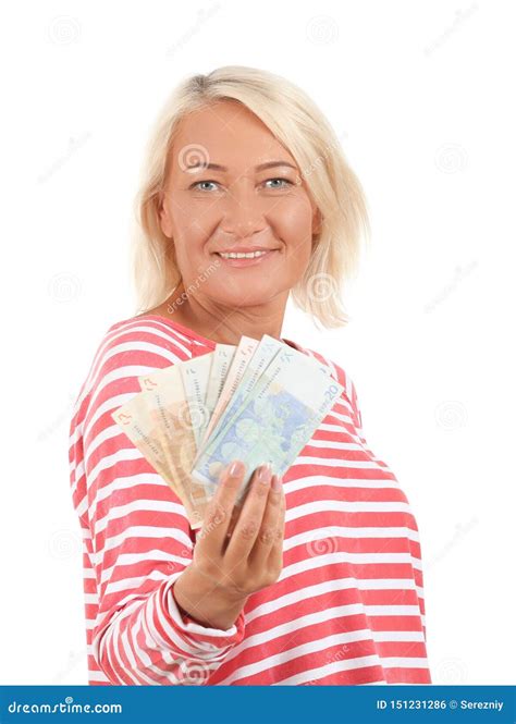 Mujer Madura Con El Dinero En El Fondo Blanco Foto de archivo - Imagen