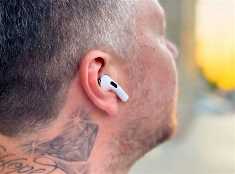 Обзор новейших AirPods 4 с шумодавом и без кабеля. Есть ли смысл их ...