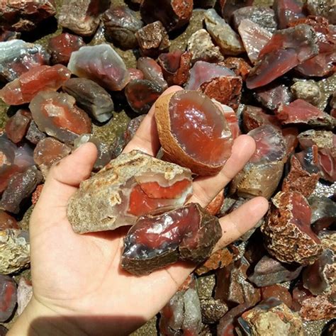 Pierre-brute-de-cornaline-naturelle-cristal-d-agate-rouge-d-cor