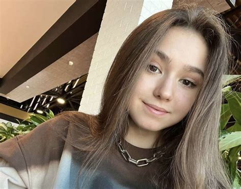 Камила Валиева вышла в свет в компании молодого человека