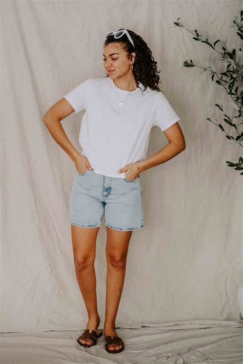 How to Create a Versatile Tropical Vacation Capsule Wardrobe: Must-Have