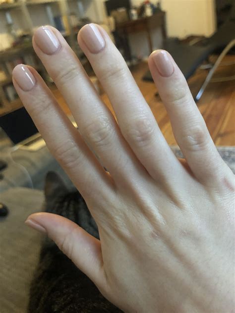 I always forget how good Essie’s ‘Topless and Barefoot’ is 😍