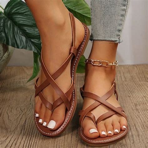 sandales plates marron  lanieres croisees pour femmes chaussures