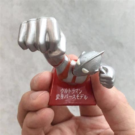 Ultraman Transformation/Emergence Pose Mini Bust Figure & Stand ...