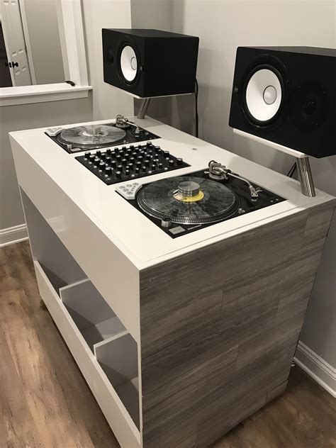 Dj стол из ikea - 84 фото