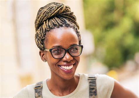 20 Most Flattering Hairstyles for Black Women With Glasses