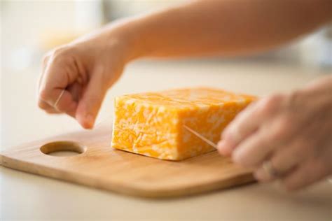 Идеальный способ нарезки мягкого сыра | Food, Soft cheese, Food hacks