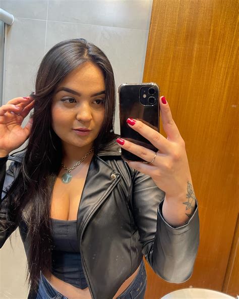 Livia Rocha | 😗 | Instagram