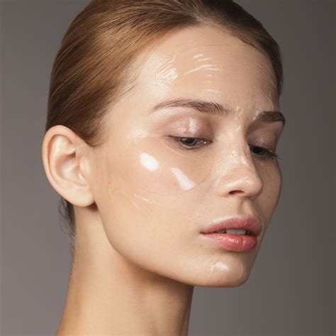 Los mejores sérums con niacinamida, la vitamina multifunción que