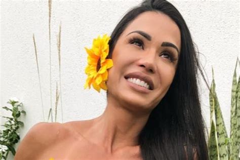 Gracyanne Mostrando A Buceta - Vídeo. Gracyanne aparece nua e cheia de correntes nas partes íntimas