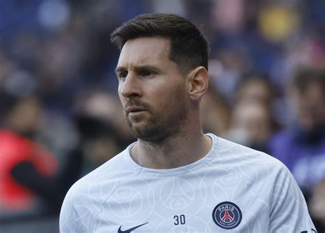 Messi extends contract with PSG - report | Reuters