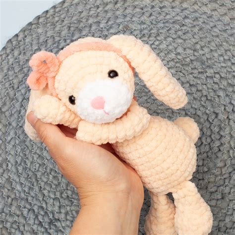 Cuddly bunny plushie amigurumi pattern - Amigurumi.com
